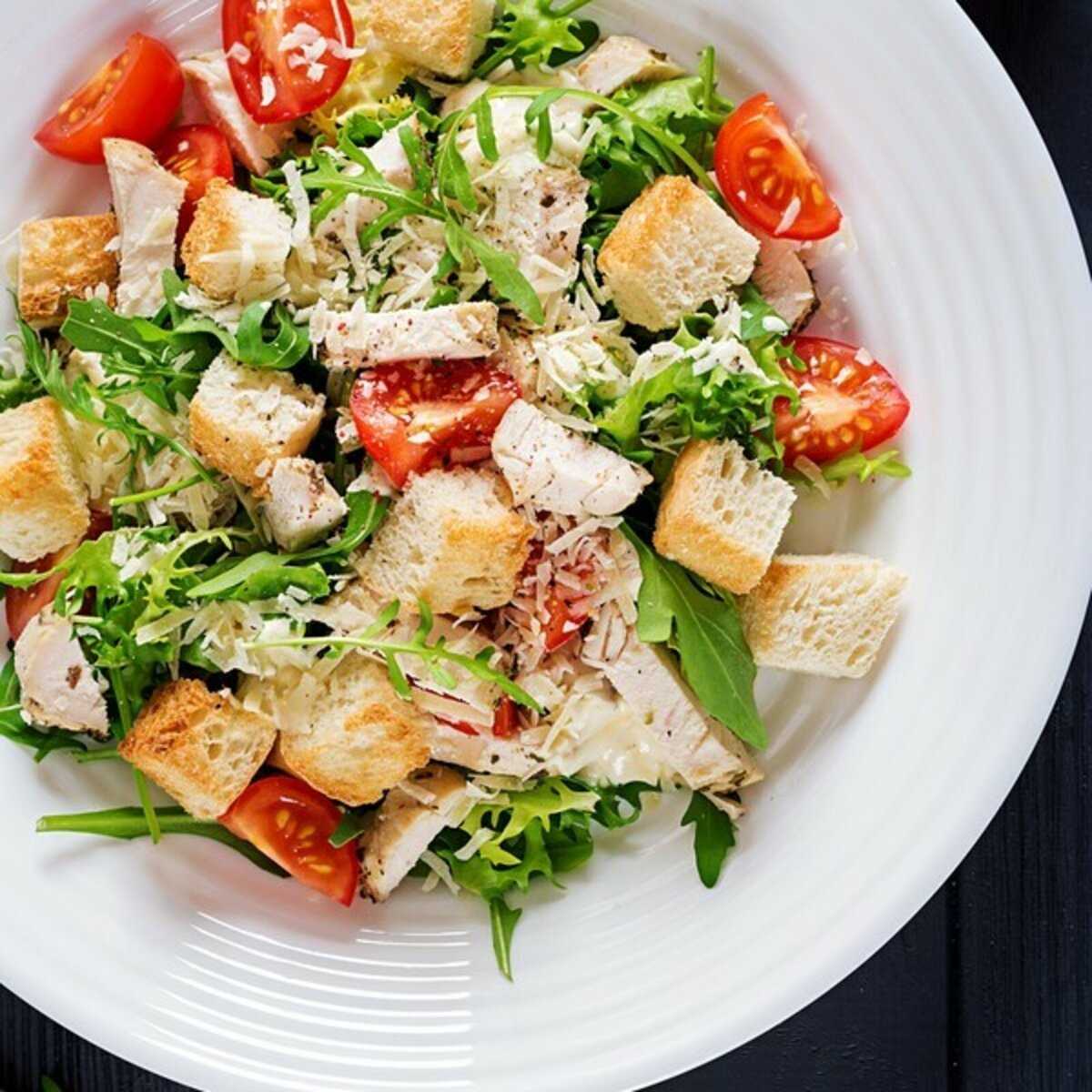 Салат цезарь с курицей в домашних условиях