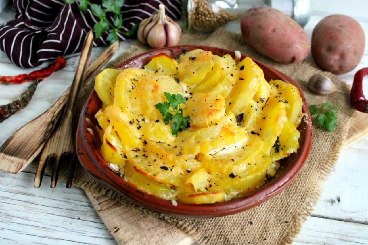 Картошка дольками в духовке с чесноком и сметаной  рецепт с пошаговыми фото
