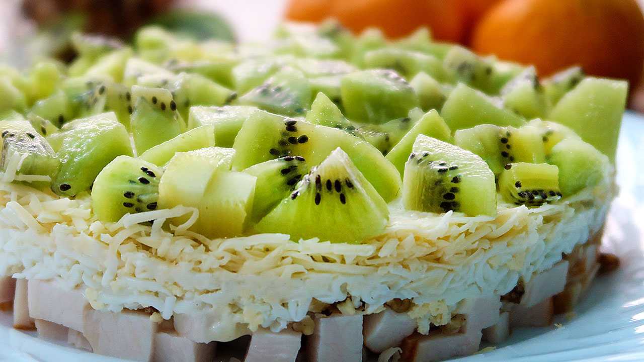 Салат с копченой курицей и киви  рецепт с пошаговыми фото