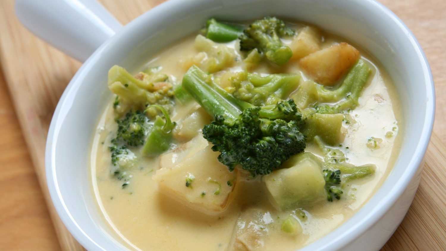 Сырный крем-суп из брокколи с мягким сыром рецепт с фото - 1000.menu