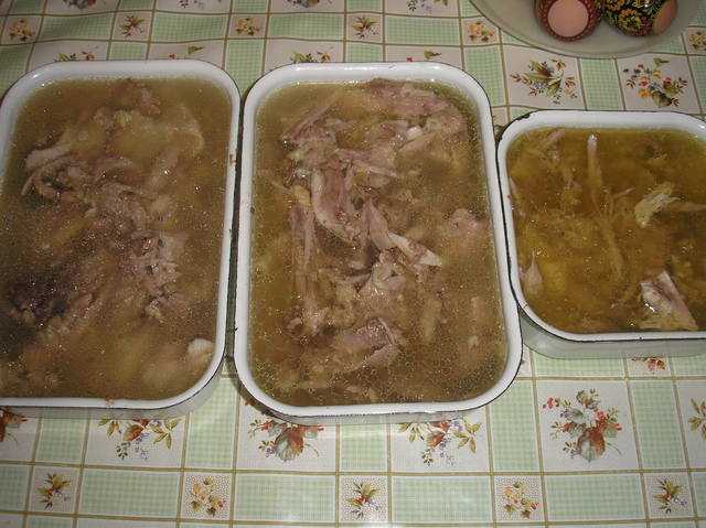 Как сварить вкусный холодец из свиных ножек и курицы