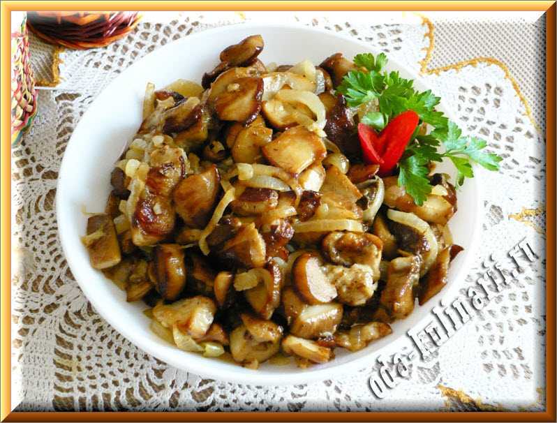 Белые грибы жаренные с картошкой и сметаной