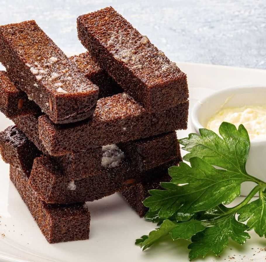 Гренки из черного хлеба в духовке с чесноком с пошаговыми фото