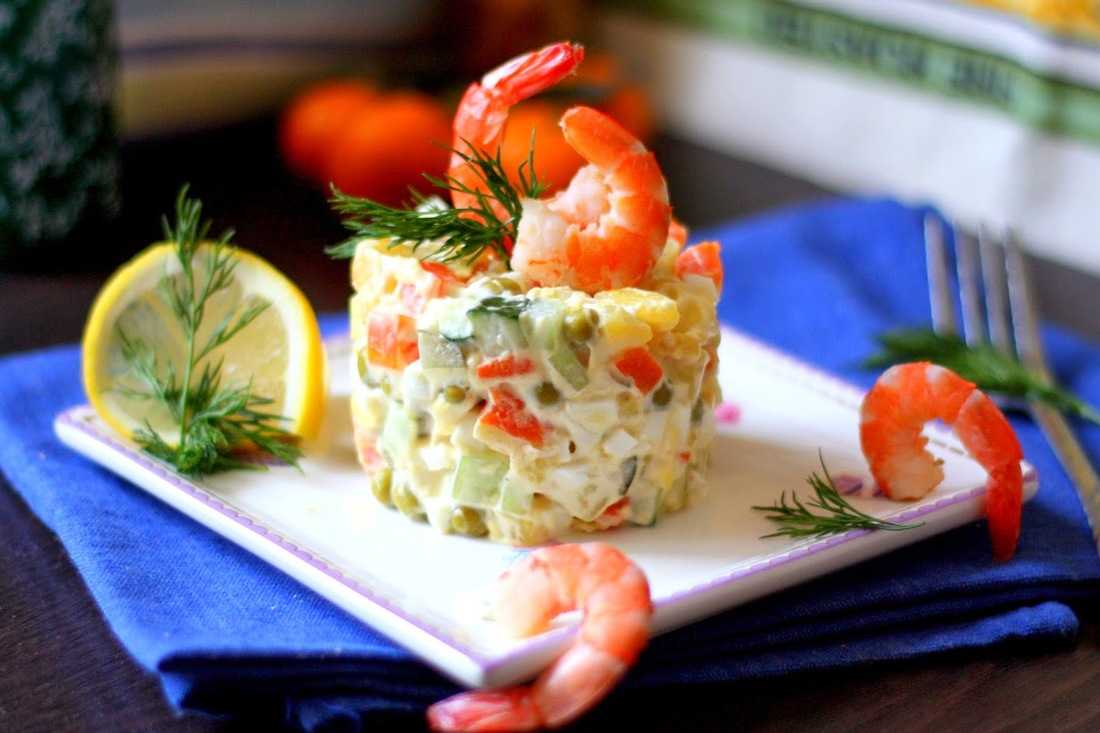 Салат с креветками - 5 простых и вкусных рецептов салата из креветок с фото