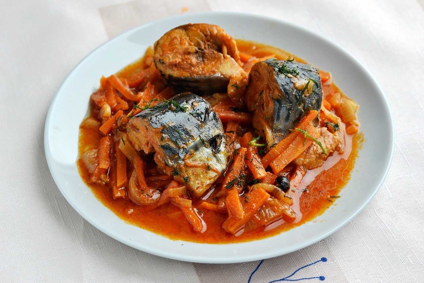 Вкусная тушеная скумбрия: популярные домашние рецепты