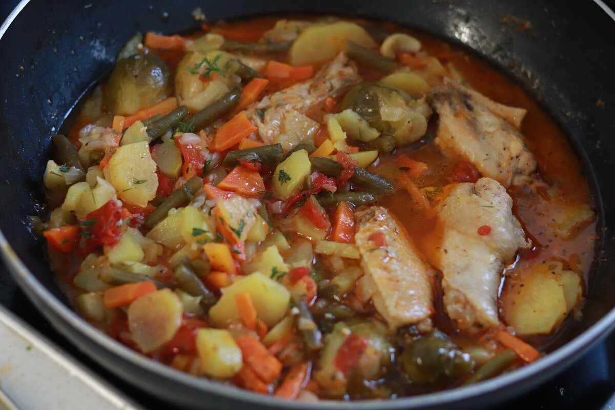 Капуста с картошкой и мясом в мультиварке: рецепт с фото