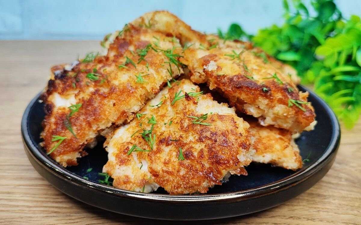 Рубленые котлеты из куриного филе на сковороде с майонезом