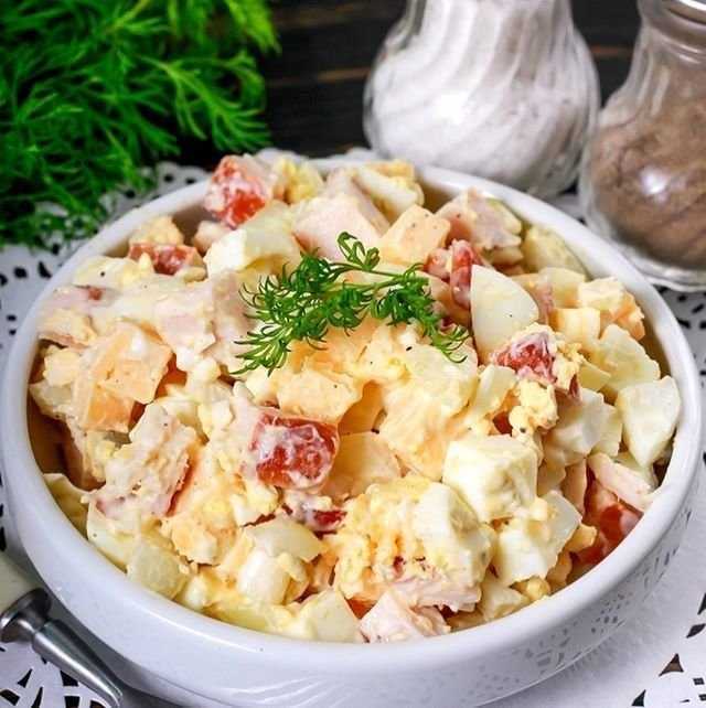 Куриный салата с сыром - 10 рецептов, с ананасами, помидорами, яйцами