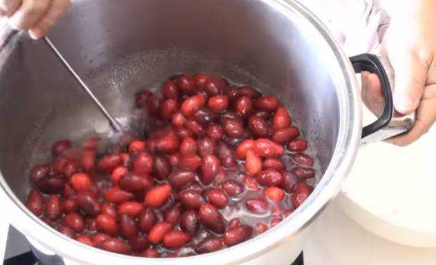 Варенье из кизила на зиму — очень вкусное и необычайно красивое угощение