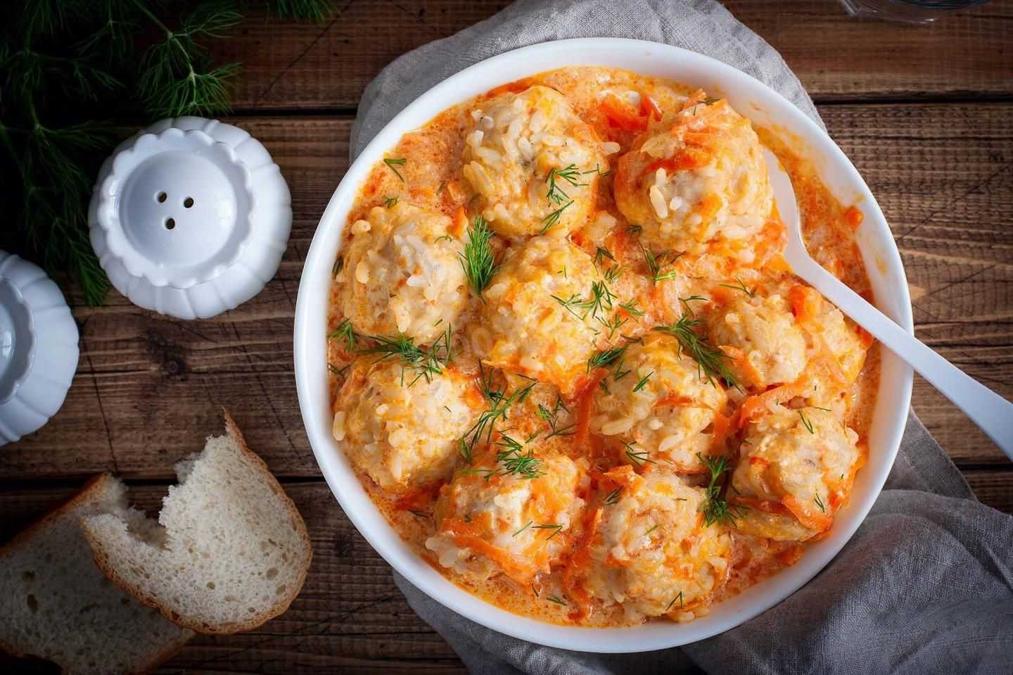 Ежики из фарша с рисом в мультиварке Редмонд  рецепт с пошаговыми фото