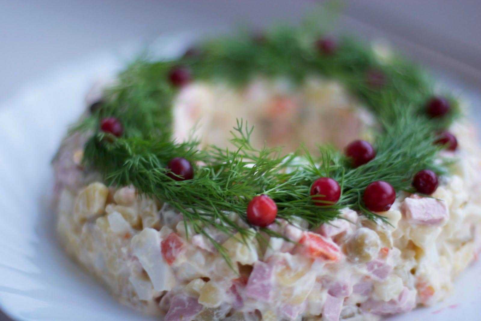Салат с креветками — 9 самых вкусных и простых рецептов в домашних условиях
