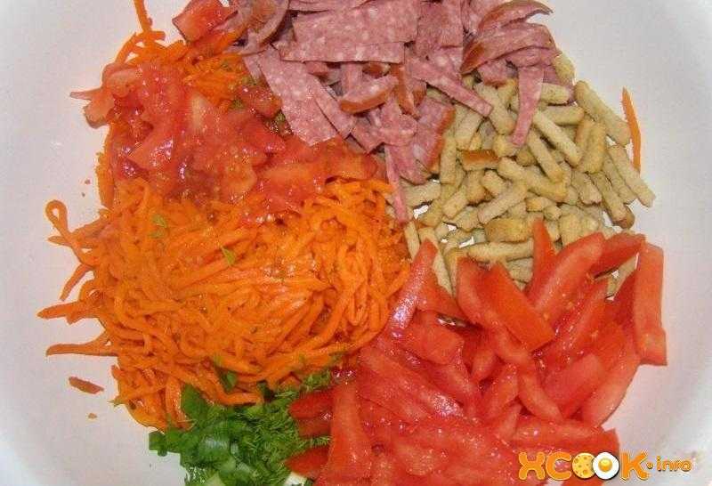 Салат обжорка с колбасой и корейской морковью