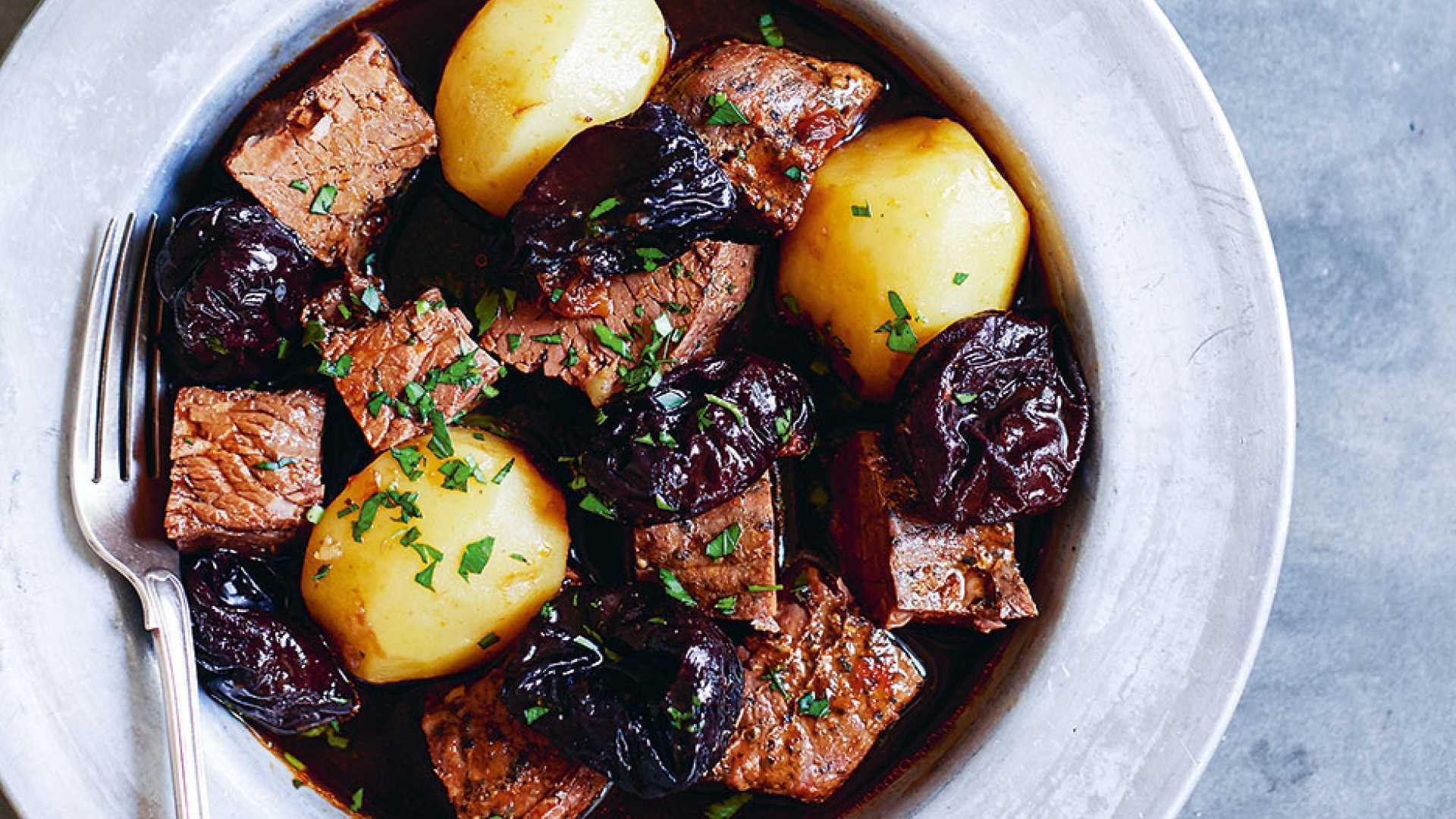 Мясо с черносливом – 8 вкусных рецептов приготовления