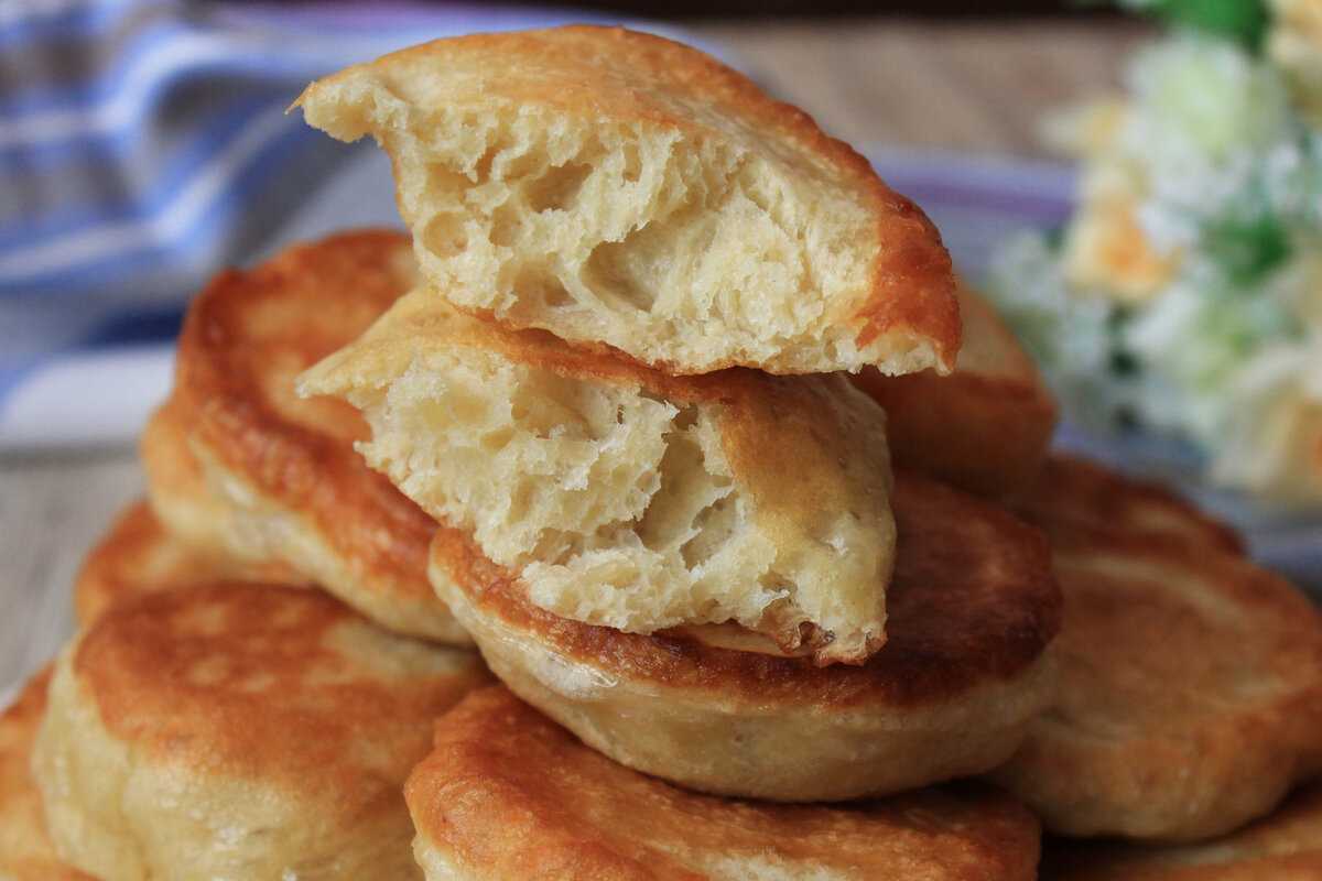 Пышные оладьи на дрожжах и воде, вкусные пошаговые рецепты               