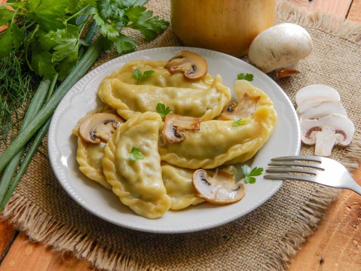 Рецепт постных вареников с картошкой и грибами | меню недели