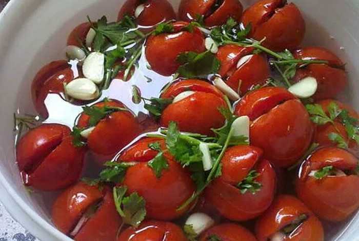 Как заквасить зелёные помидоры разными способами?