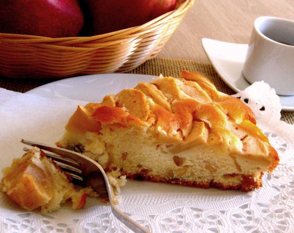 Пирог с яблоками в духовке - простые рецепты быстро и вкусно