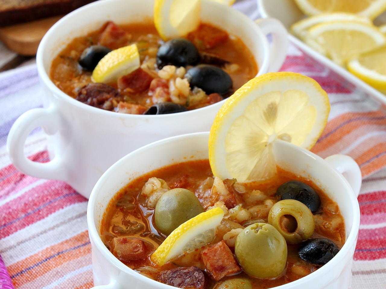 Солянка, очень вкусные рецепты с колбасой и солеными огурцами