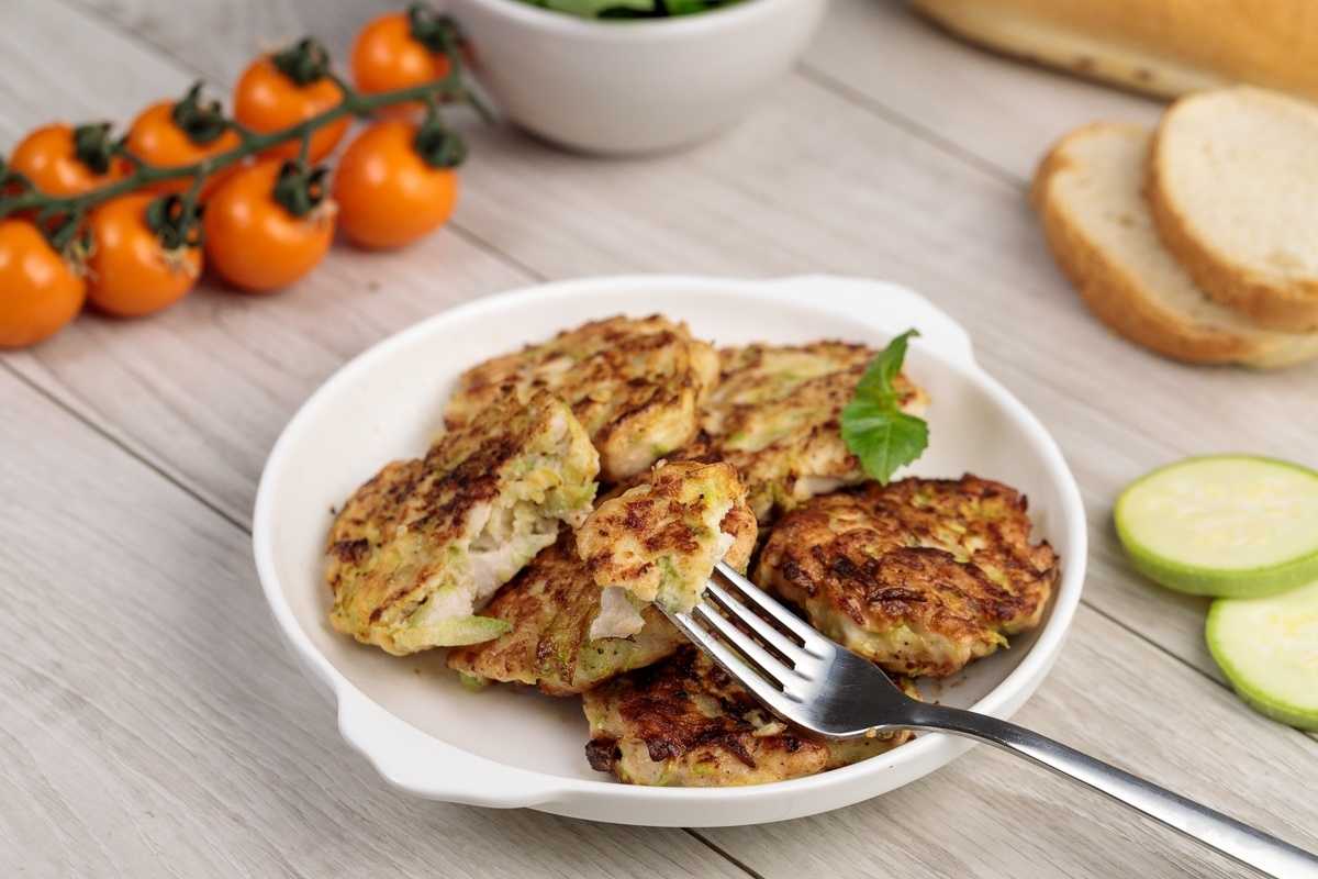Как приготовить куриные оладьи по пошаговому рецепту с фото