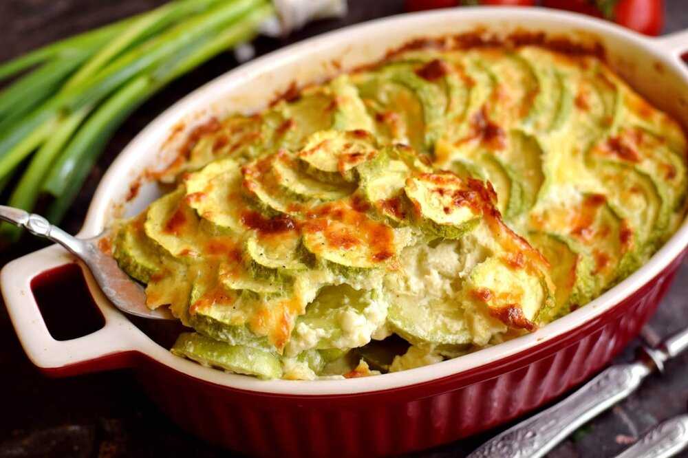 Кабачки запеченные в духовке - быстрые и вкусные рецепты