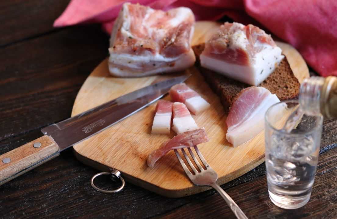Как вкусно засолить свиное сало — лучшие рецепты приготовления
