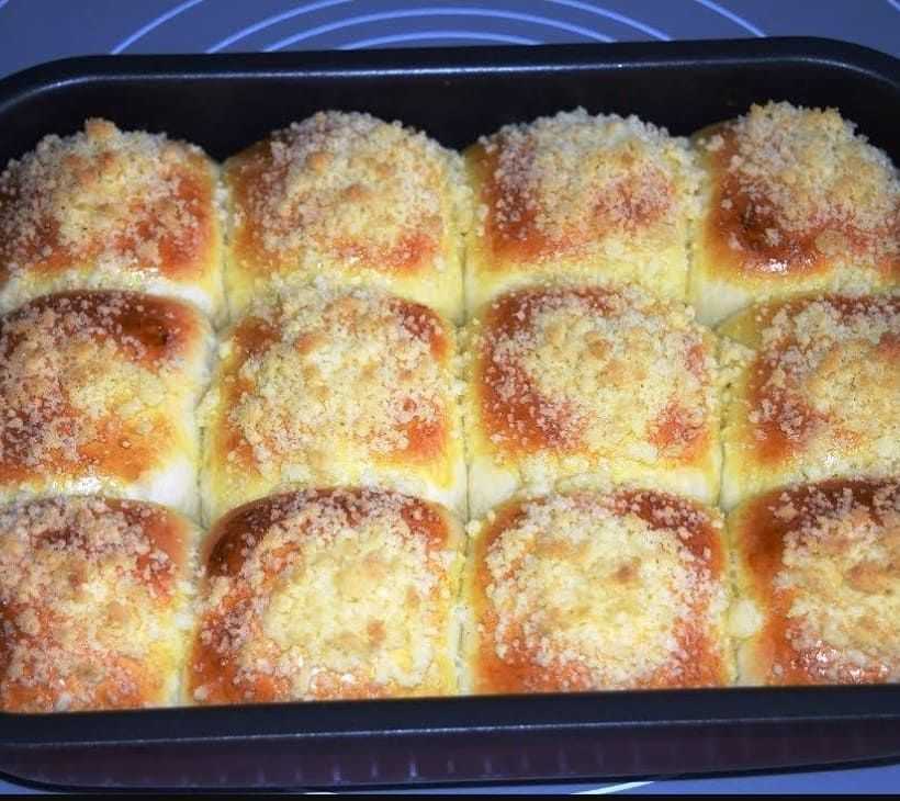 Булочки с вареной сгущенкой из дрожжевого теста