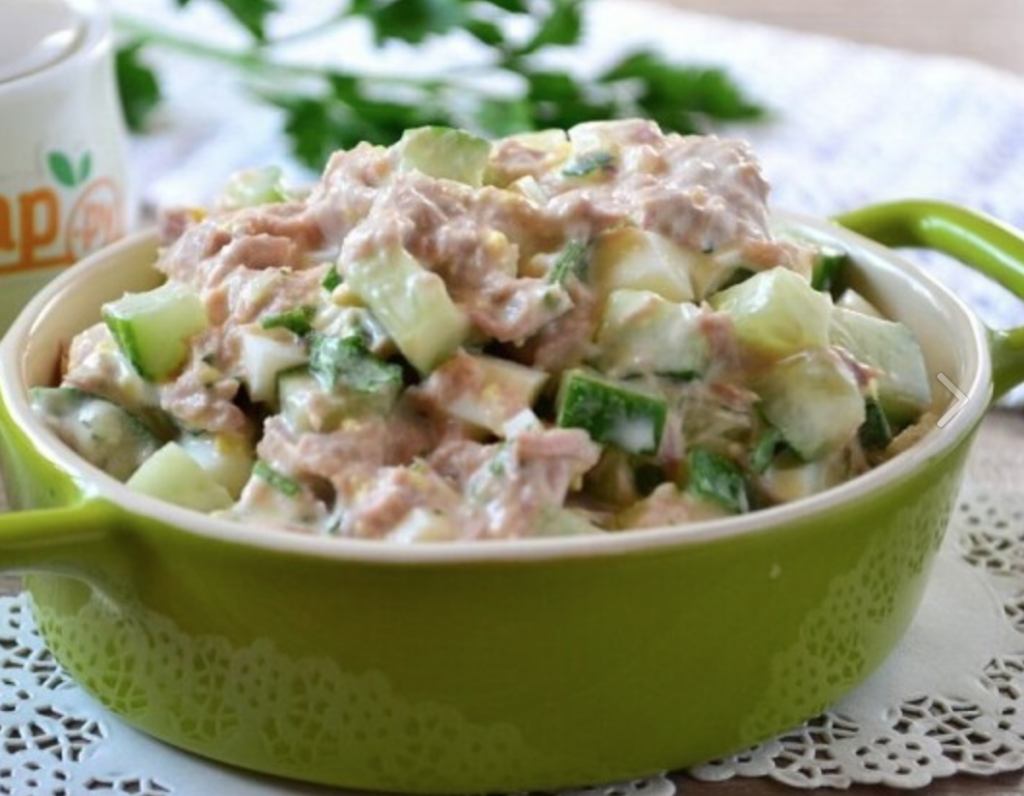 Салаты с тунцом, огурцом и яйцом – 7 самых вкусных рецептов