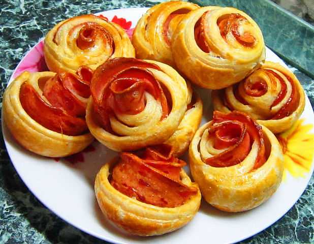 Розочки с колбаской рецепт