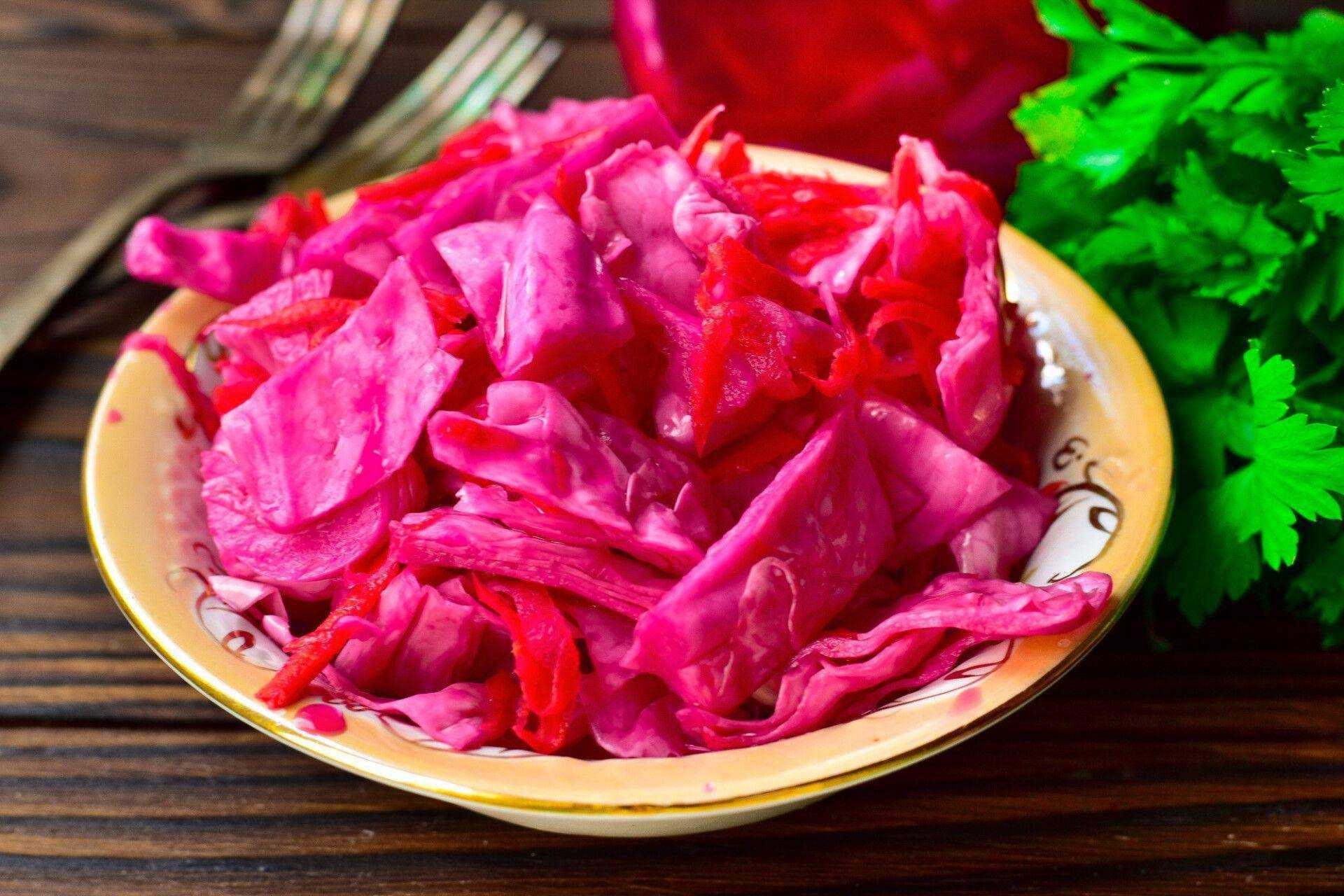 Маринованная капуста со свеклой: 5 вкусных рецептов быстрого приготовления