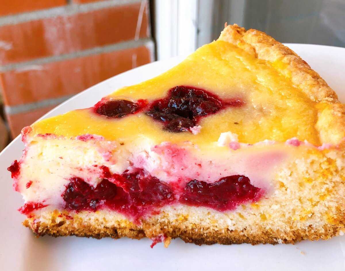 Рецепты приготовления самых вкусных пирогов с клубникой в духовке