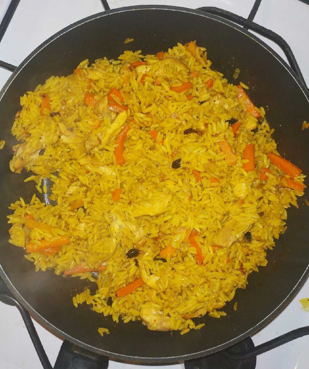 Как приготовить рассыпчатый плов с курицей в сковороде и казане
