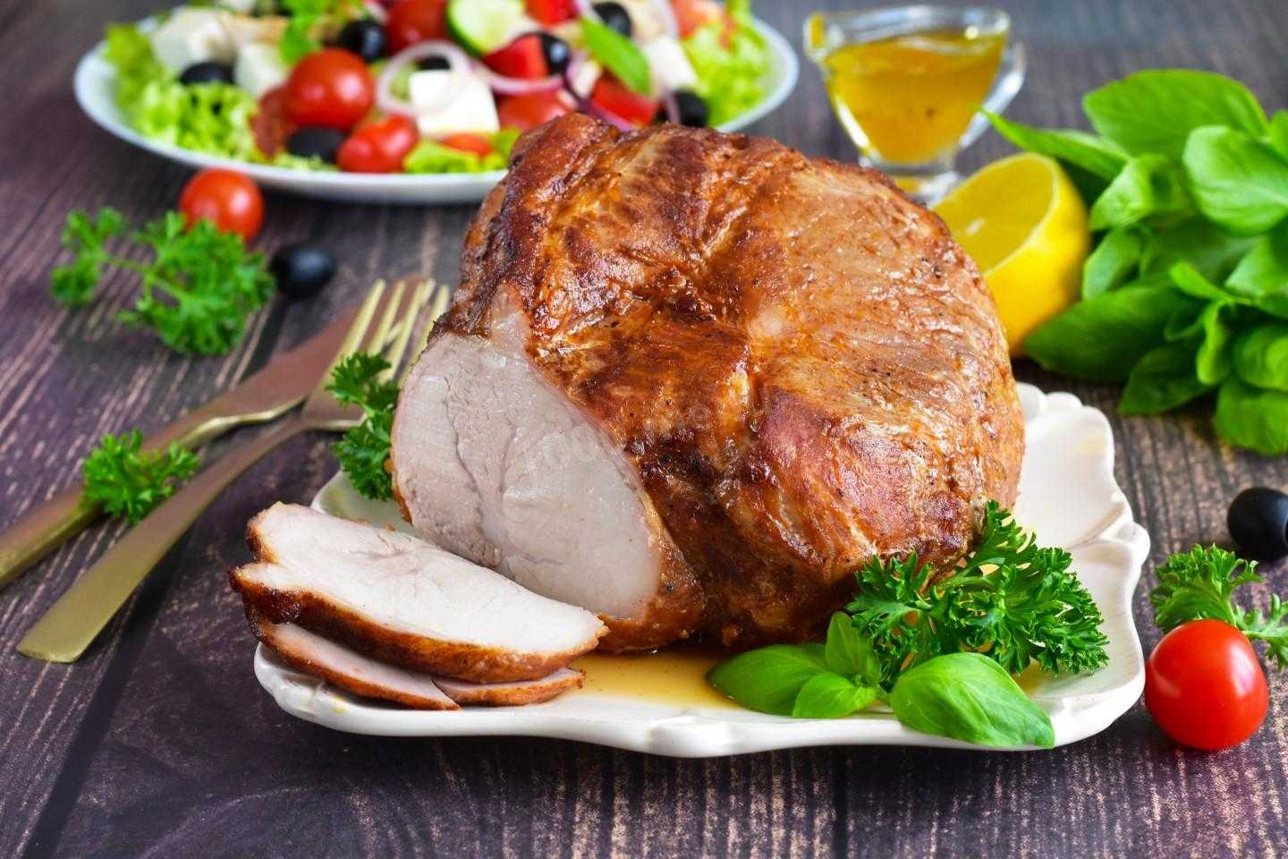 Вкусная свинина с картошкой в духовке — 7 рецептов приготовления