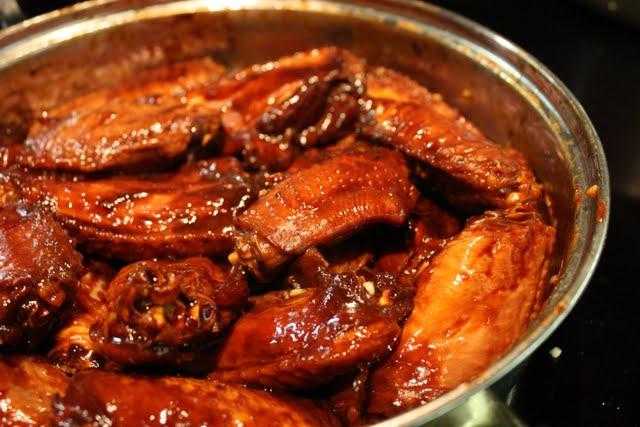 Вкусные крылышки на сковороде с хрустящей корочкой: топ рецептов