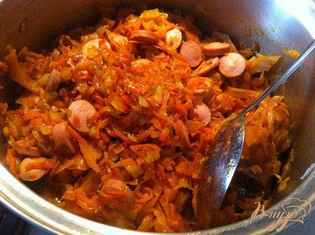10 очень вкусных рецептов капусты тушеной с сосисками