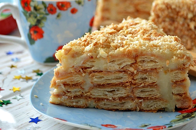 Приготовление вкуснейшего торта из печенья «ушки» с добавлением заварного крема