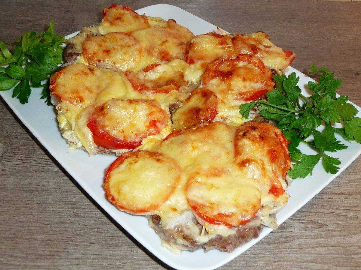 Мясо по-французски из свинины: 7 рецептов приготовления с картошкой в духовке