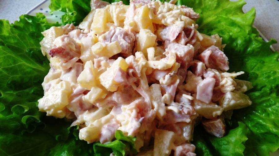 Cалат с курицей, ананасами и грибами - рецепты, фото