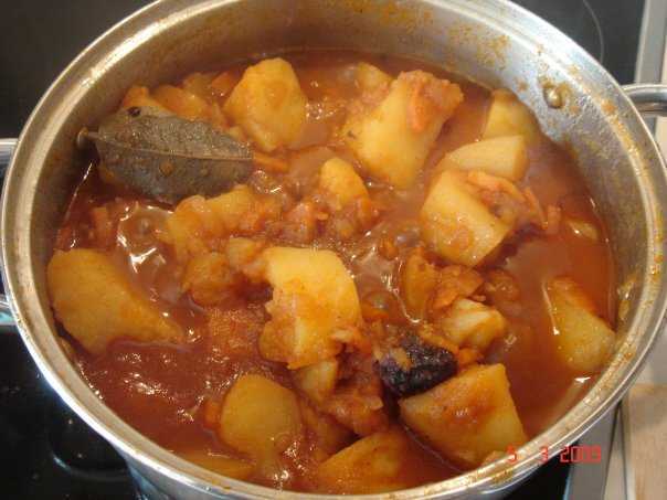 Как приготовить вкусную картошку с тушенкой по рецепту с фото
