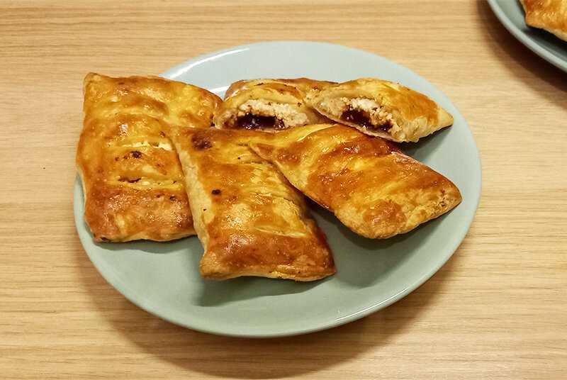 Пирожки с повидлом в духовке из дрожжевого теста: рецепт с фото