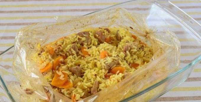 Рецепты салатов, первых блюд, закусок, вторых блюд, гарниров, закаток, выпечек, десертов и напитков | wowcook.net 
плов в духовке со свининой, рецепт с фото в стеклянной посуде | wowcook.net