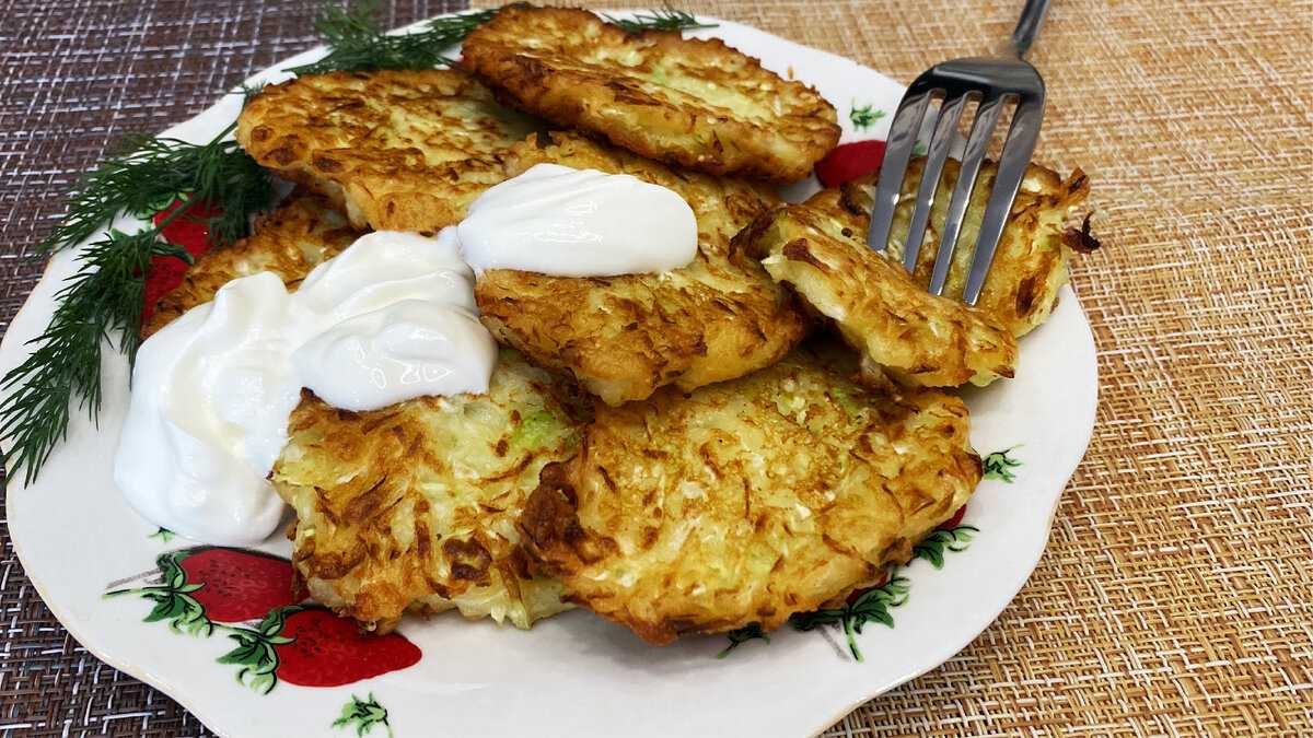 Капустные оладьи из сырой капусты на кефире - 8 пошаговых фото в рецепте