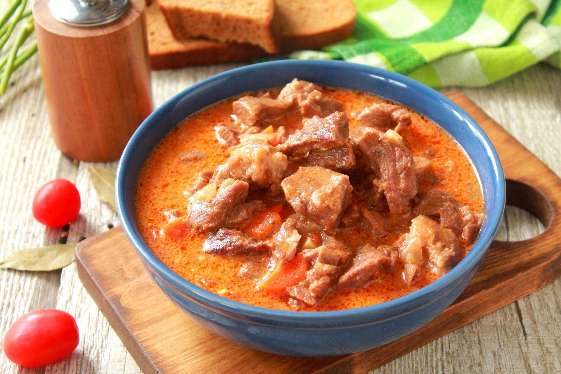 Как приготовить гуляш из говядины, чтобы мясо было мягким? 7 рецептов гуляша с подливкой