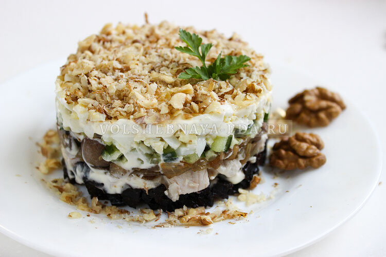 Салат с курицей и черносливом, праздничная сборка