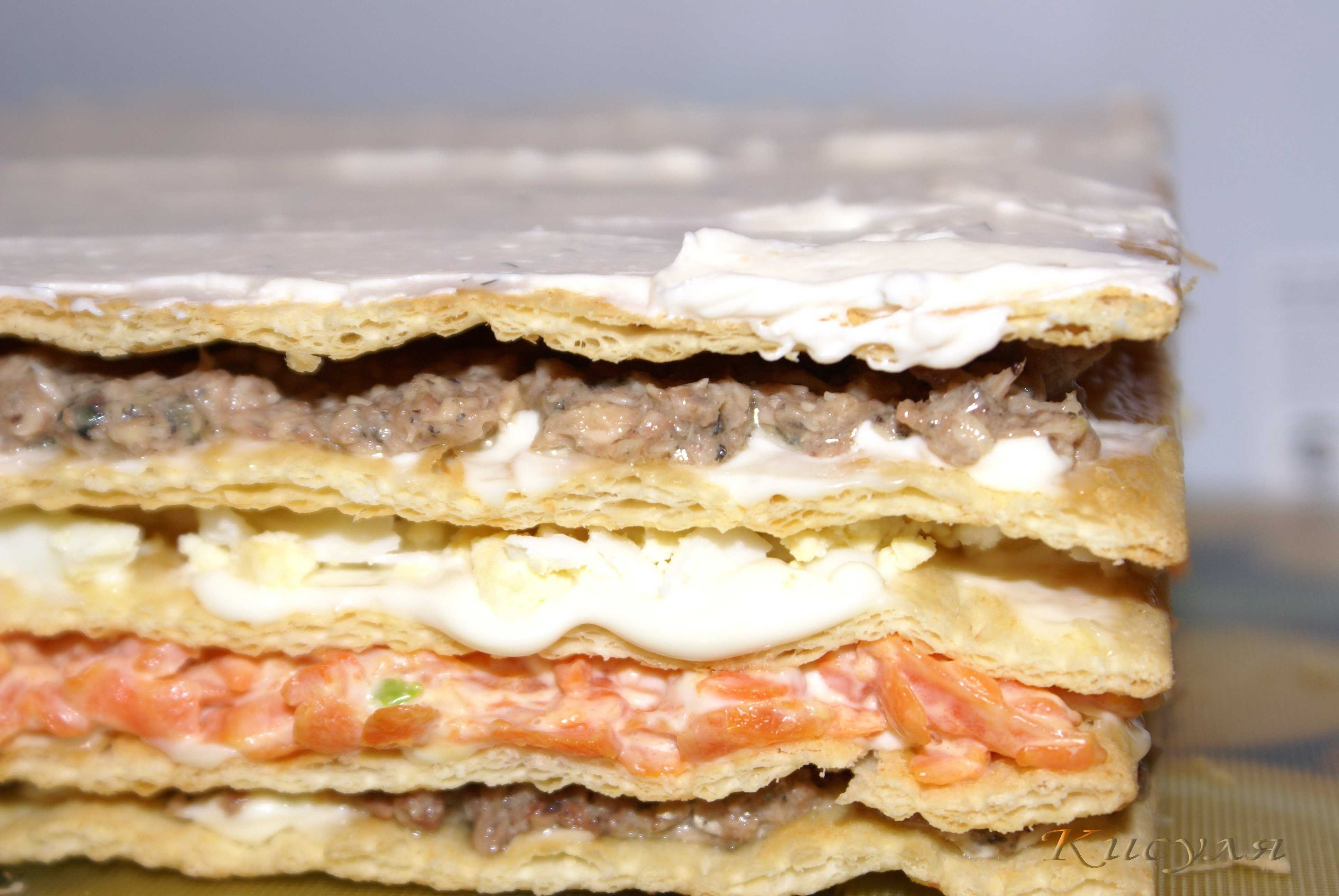 Рыбный торт «наполеон» из коржей: вкусные варианты