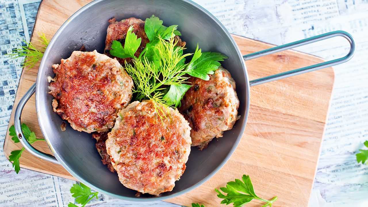 Котлеты из индейки в духовке. рецепты приготовления мягких и сочных котлет