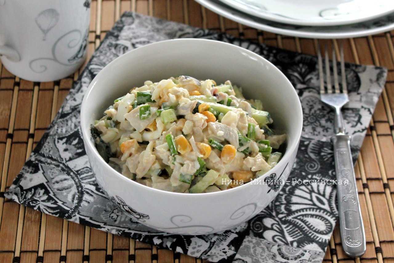 Салат с кальмарами и яйцом - 9 самых вкусных рецептов