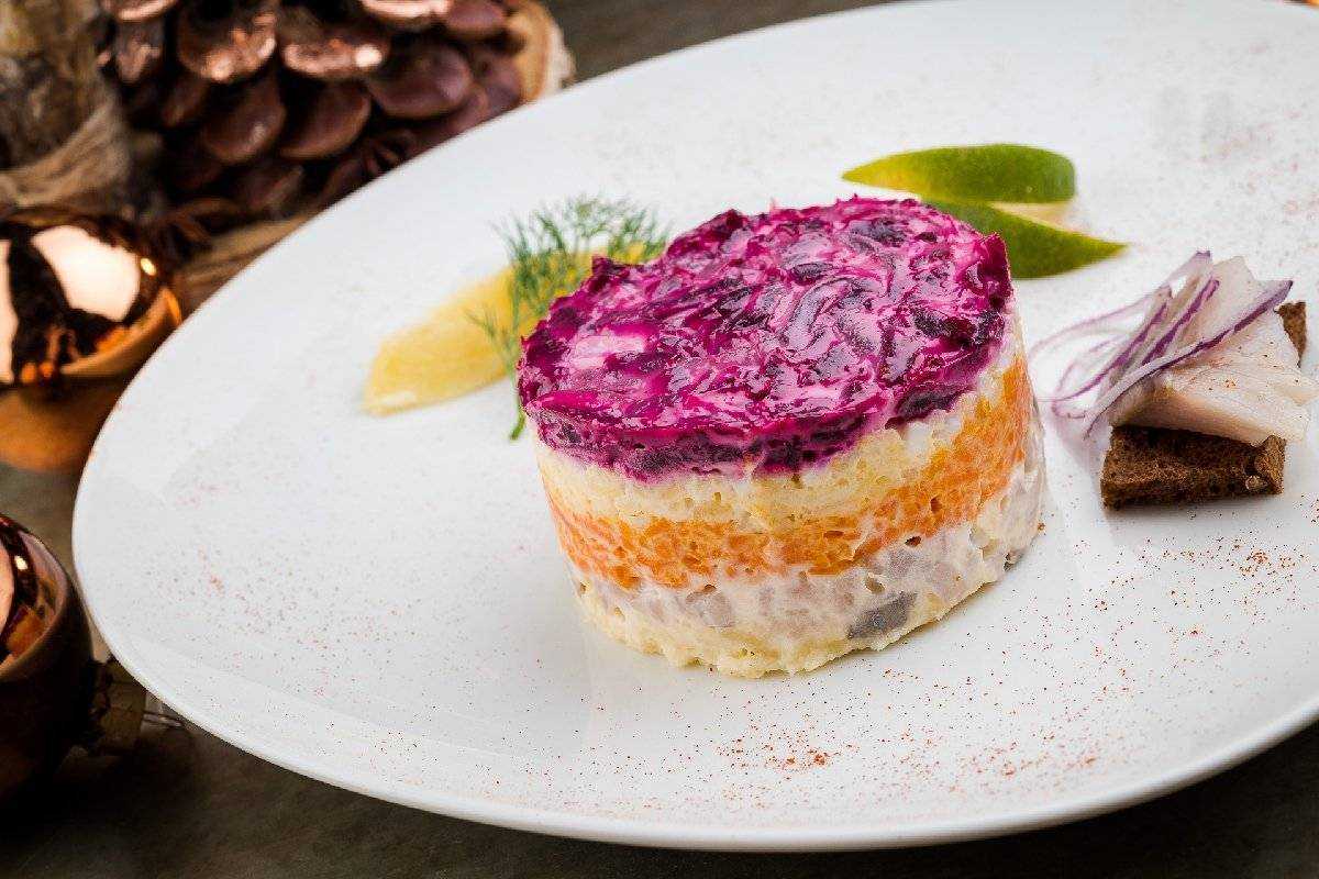 Салат селедка под шубой- новые вкусные рецепты пошагово