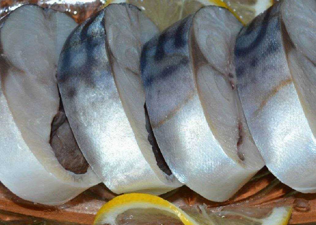 Очень вкусная скумбрия, соленая в домашних условиях: 5 лучших рецептов