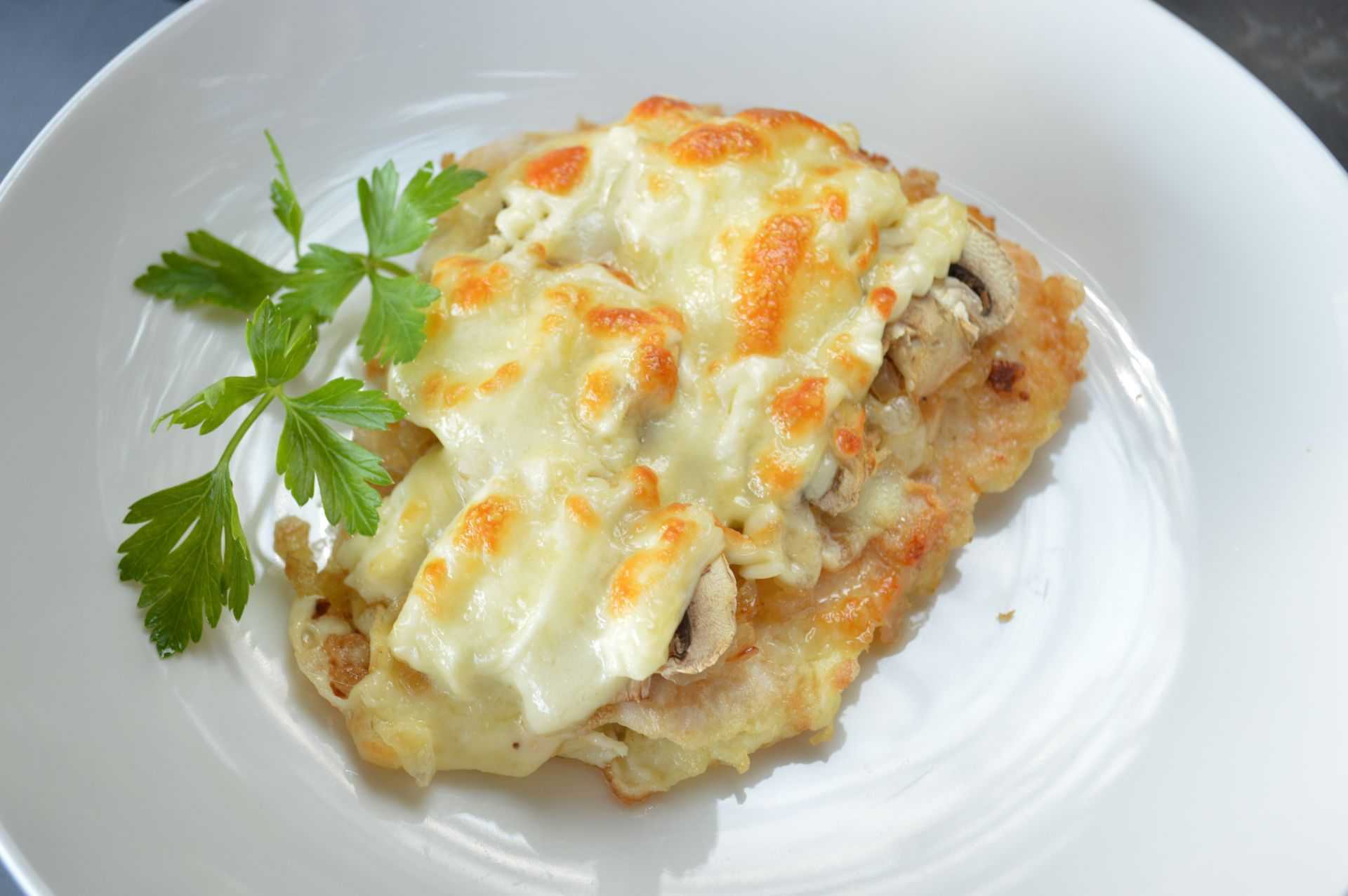 Курица с картошкой в духовке — лучшие рецепты сочной и нежной курочки