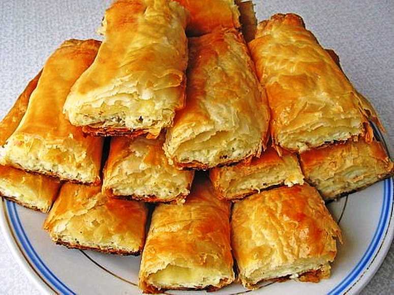Слоеные конвертики с мясом и картошкой
